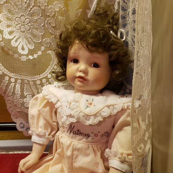 Vtg Nutmeg Porcelain Brunette Seated Girl Doll